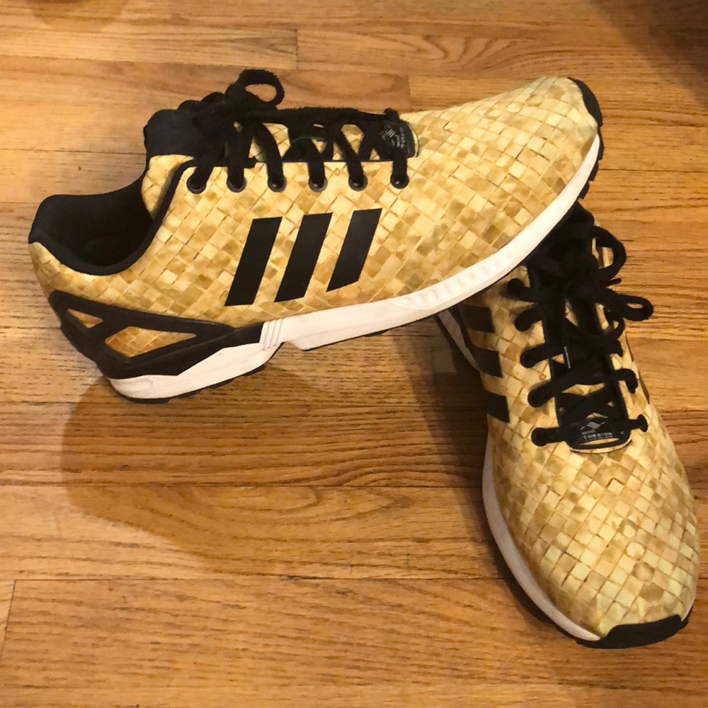 Adidas Flux in gold and black